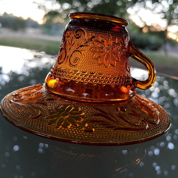 Amber Glass Sandwich Daisy Pattern Cups & Saucers, Vintage Tiara / Indiana Glass - Picture 8 of 16